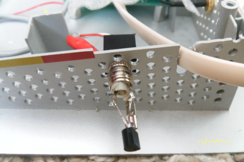 The 3.5 receptor with jack inserted. (no resistor)